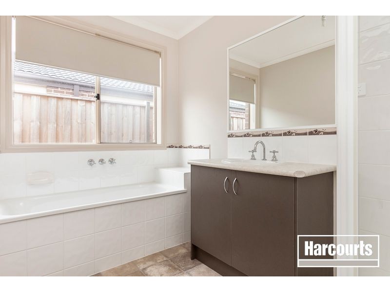 6 Rammer Way, Cranbourne East VIC 3977