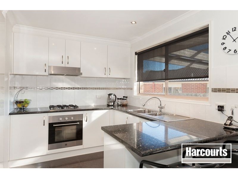 2/19 Harmon Close, Berwick VIC 3806