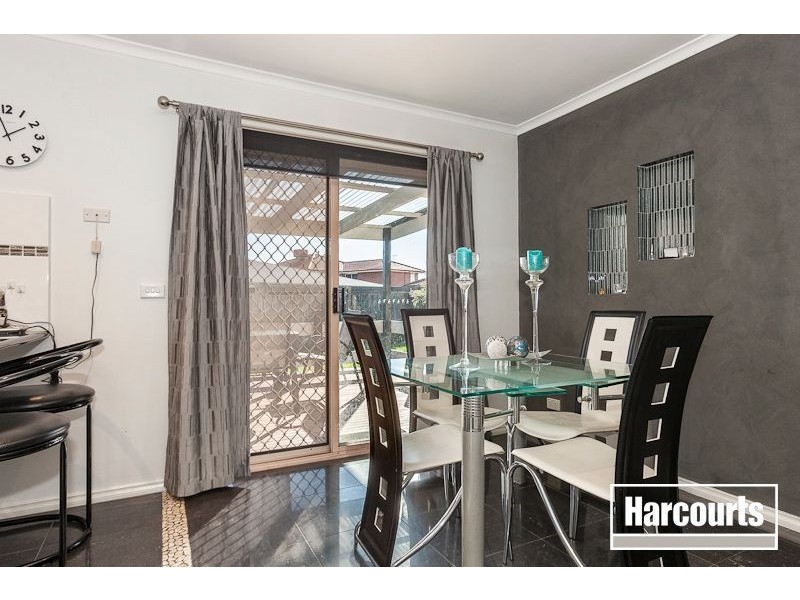 2/19 Harmon Close, Berwick VIC 3806
