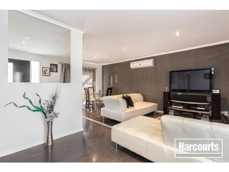 2/19 Harmon Close, Berwick VIC 3806