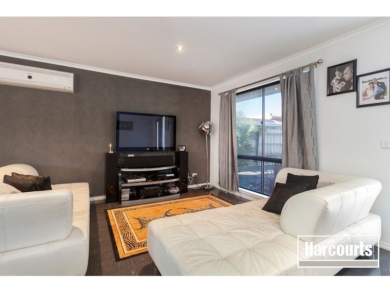 2/19 Harmon Close, Berwick VIC 3806