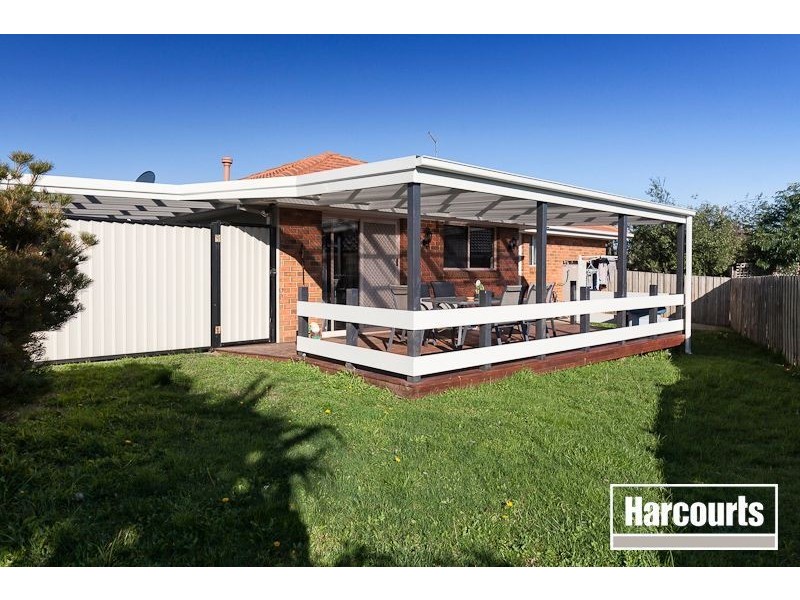 2/19 Harmon Close, Berwick VIC 3806