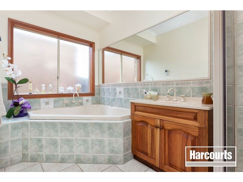 10 Fern Way, Narre Warren South VIC 3805