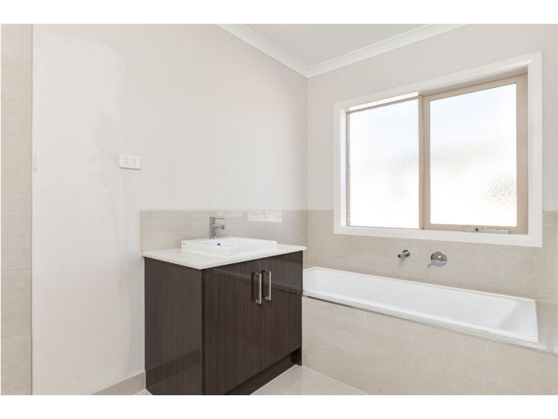 56 Grandvue Blvd, Pakenham VIC 3810