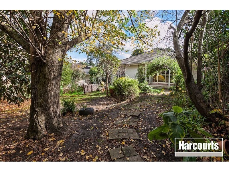 8 York Road, Berwick VIC 3806