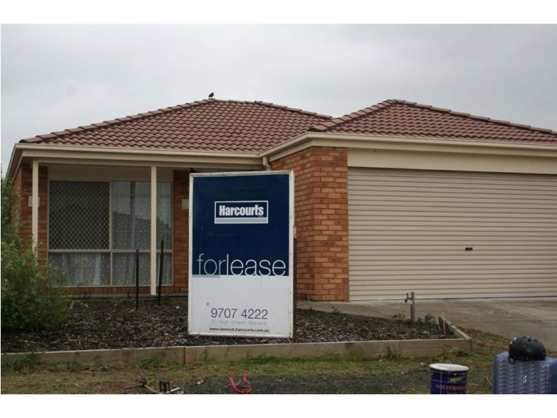 3 Sir Thomas Drive, Pakenham VIC 3810