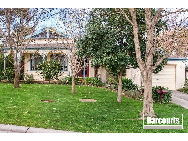 1 Adelaide Close, Berwick VIC 3806