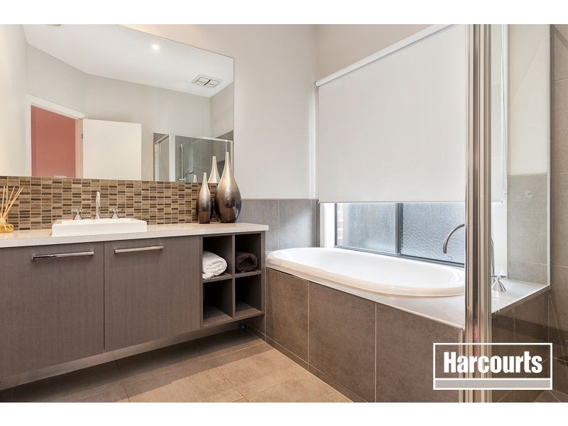 8 Galle Avenue, Officer VIC 3809