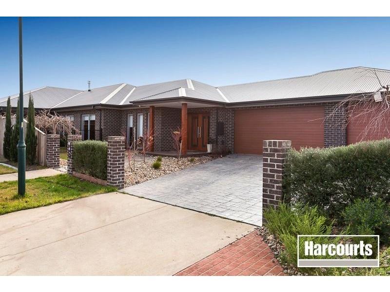 35 Bernly Blvd, Berwick VIC 3806