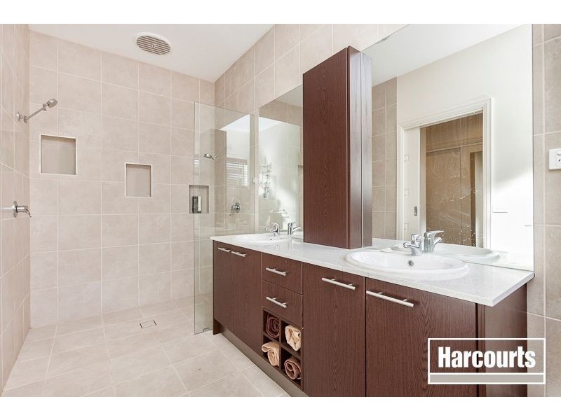 35 Bernly Blvd, Berwick VIC 3806