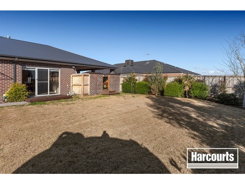 35 Bernly Blvd, Berwick VIC 3806