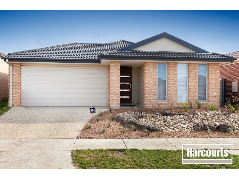 11 Karlson Way, Cranbourne North VIC 3977