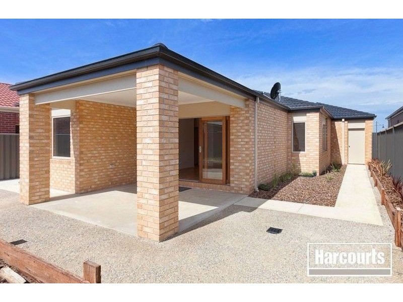 11 Karlson Way, Cranbourne North VIC 3977