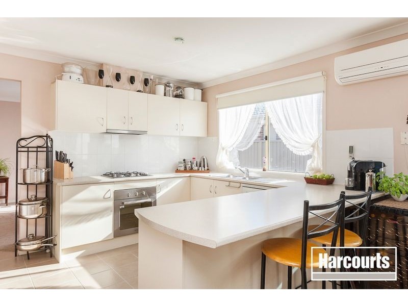 17 Avalon Cresent, Cranbourne East VIC 3977