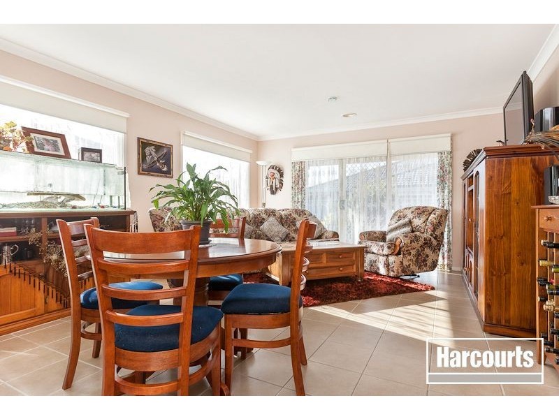 17 Avalon Cresent, Cranbourne East VIC 3977