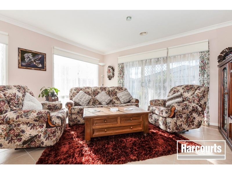 17 Avalon Cresent, Cranbourne East VIC 3977