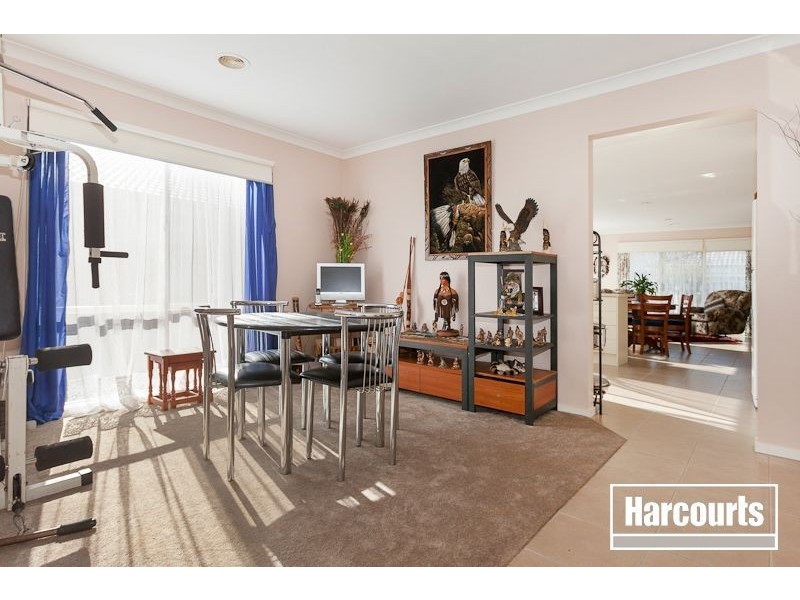 17 Avalon Cresent, Cranbourne East VIC 3977