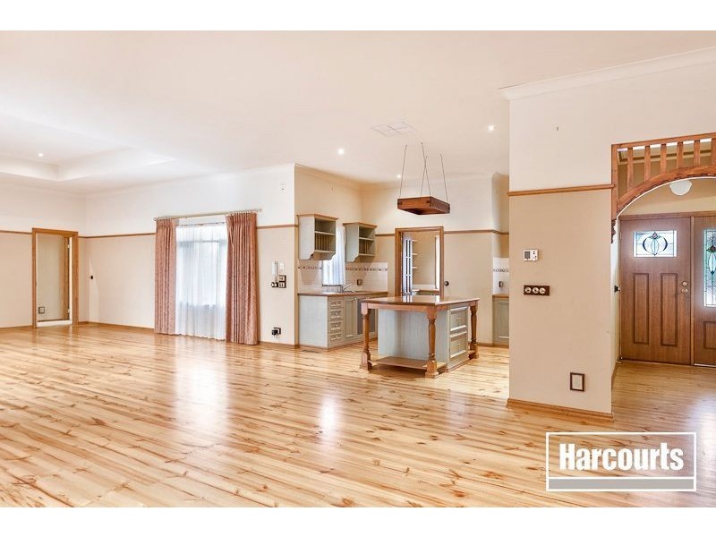 18 Hunt Club Road, Narre Warren South VIC 3805