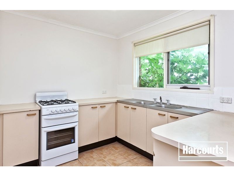 17 Collins Crescent, Berwick VIC 3806