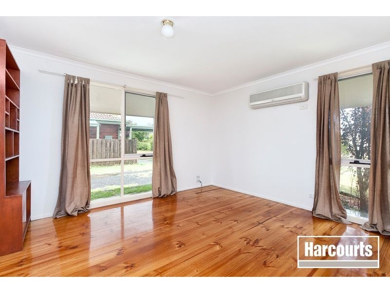 17 Collins Crescent, Berwick VIC 3806