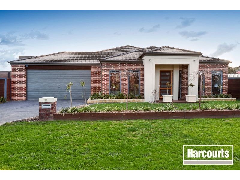 11 Lowanna Street, Berwick VIC 3806