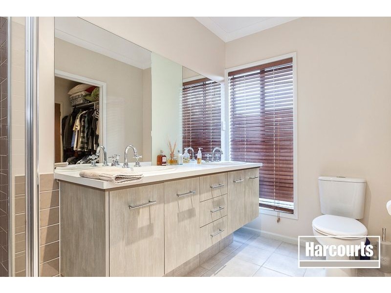 11 Lowanna Street, Berwick VIC 3806