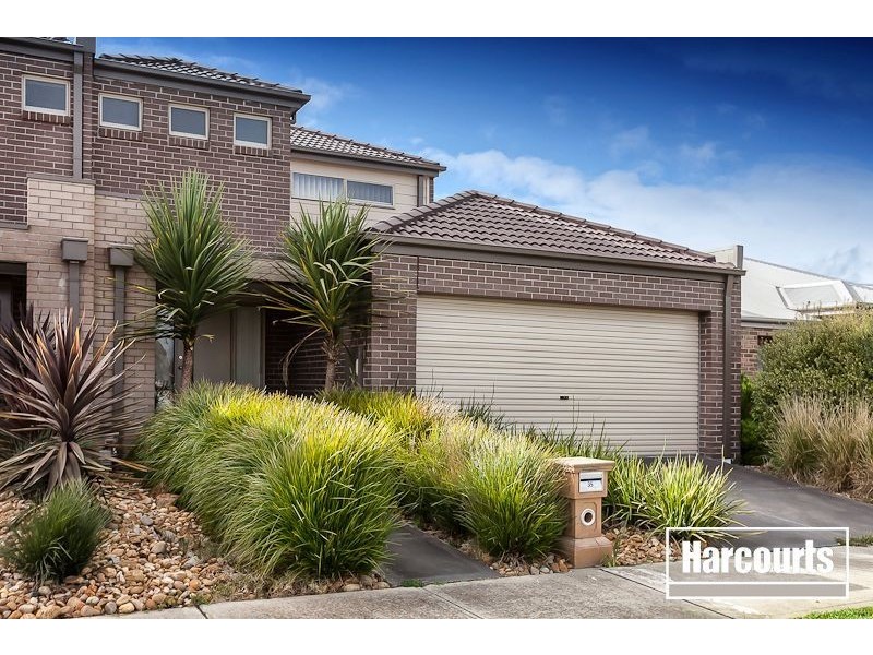 35 Falling Water Drive, Pakenham VIC 3810