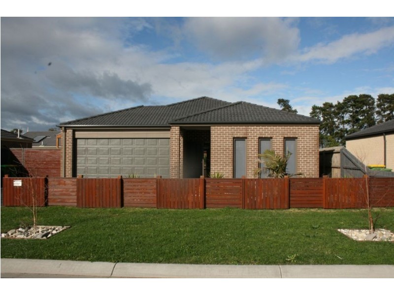 14 Pomergranate Way, Pakenham VIC 3810