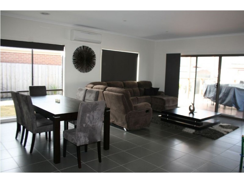 14 Pomergranate Way, Pakenham VIC 3810