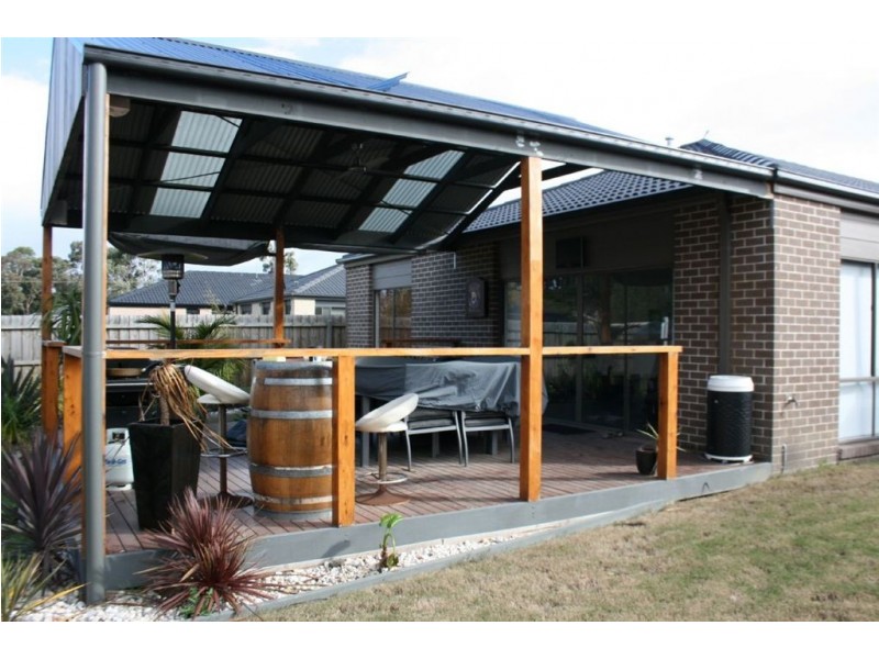 14 Pomergranate Way, Pakenham VIC 3810