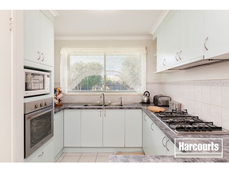 38 Cobblestone Avenue, Narre Warren South VIC 3805