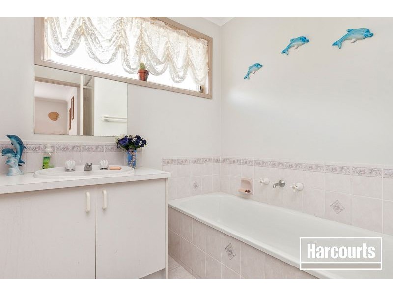 38 Cobblestone Avenue, Narre Warren South VIC 3805