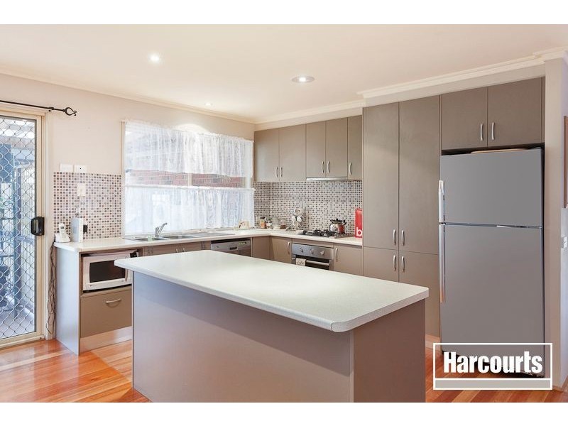 1 Ferncroft Court, Berwick VIC 3806