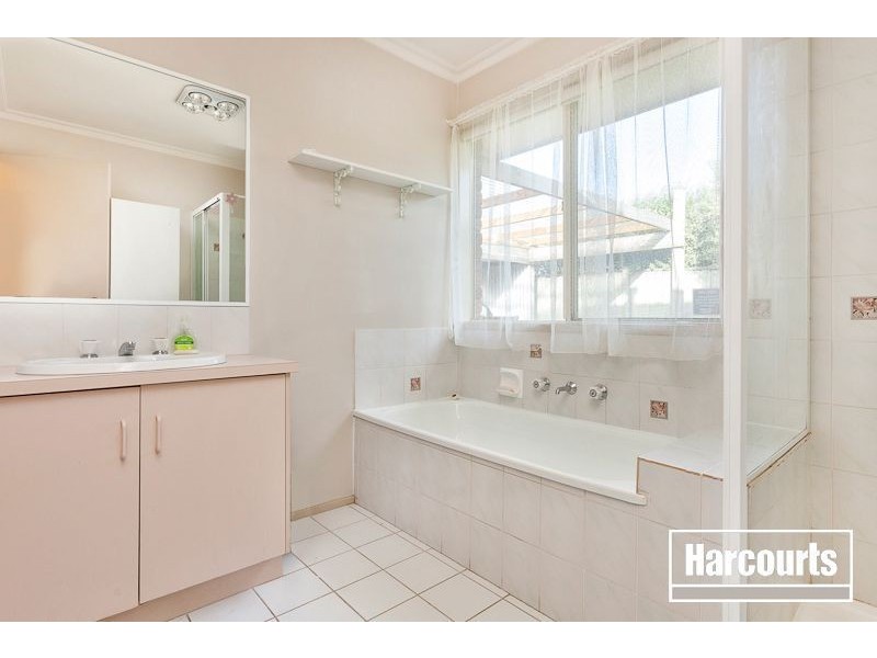 1 Ferncroft Court, Berwick VIC 3806