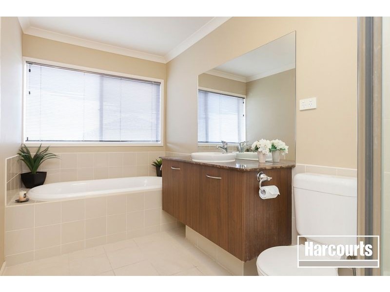 4 Highvale Crescent, Berwick VIC 3806