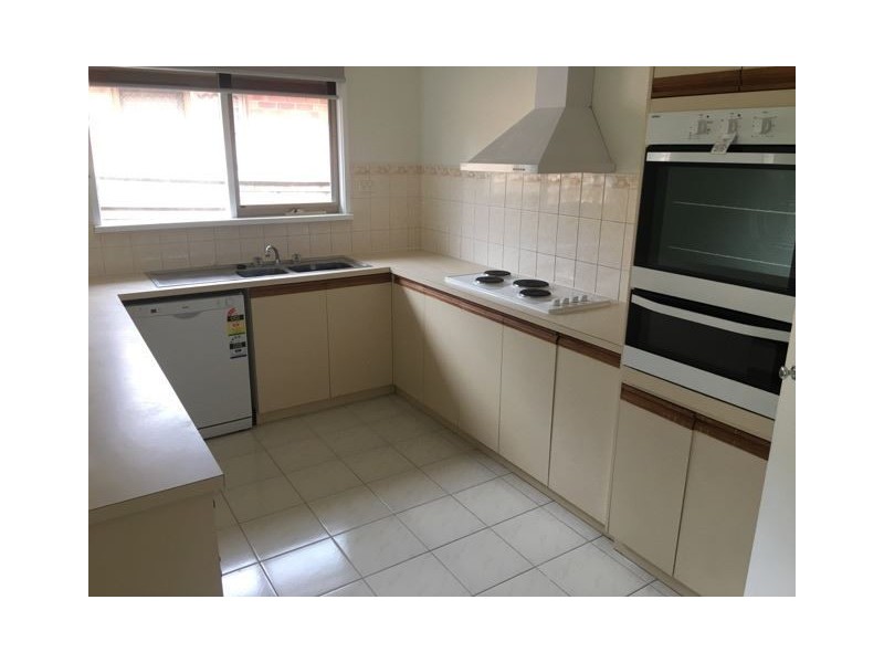 2/31 Florence Avenue, Berwick VIC 3806