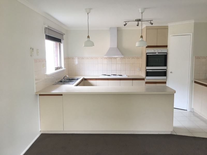 2/31 Florence Avenue, Berwick VIC 3806