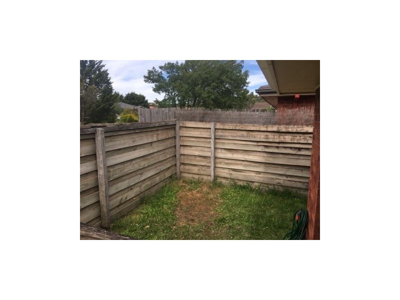 2/31 Florence Avenue, Berwick VIC 3806