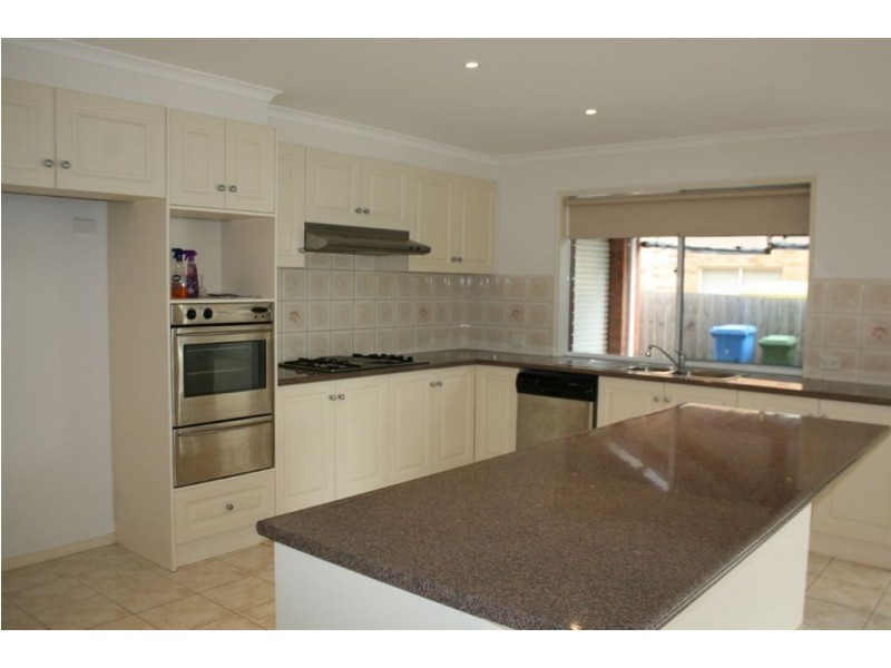 31 Kippenross Drive, Narre Warren South VIC 3805