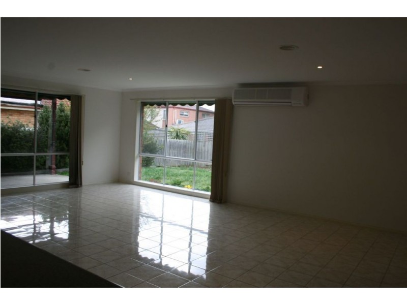 31 Kippenross Drive, Narre Warren South VIC 3805