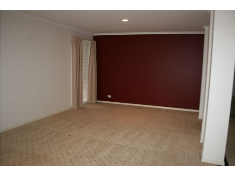 31 Kippenross Drive, Narre Warren South VIC 3805