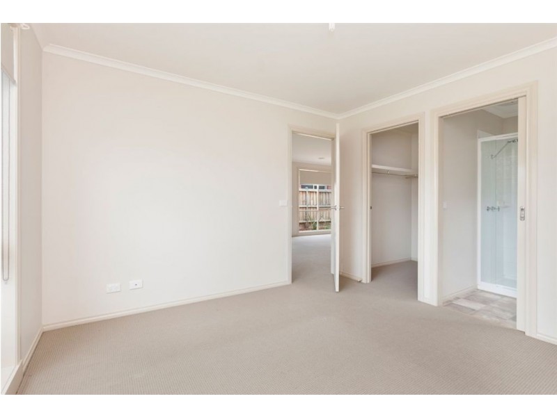 4 Rammer Way, Cranbourne East VIC 3977