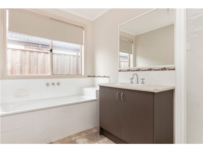 4 Rammer Way, Cranbourne East VIC 3977