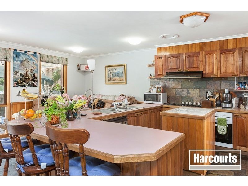 6 Walton Ctr, Narre Warren VIC 3805