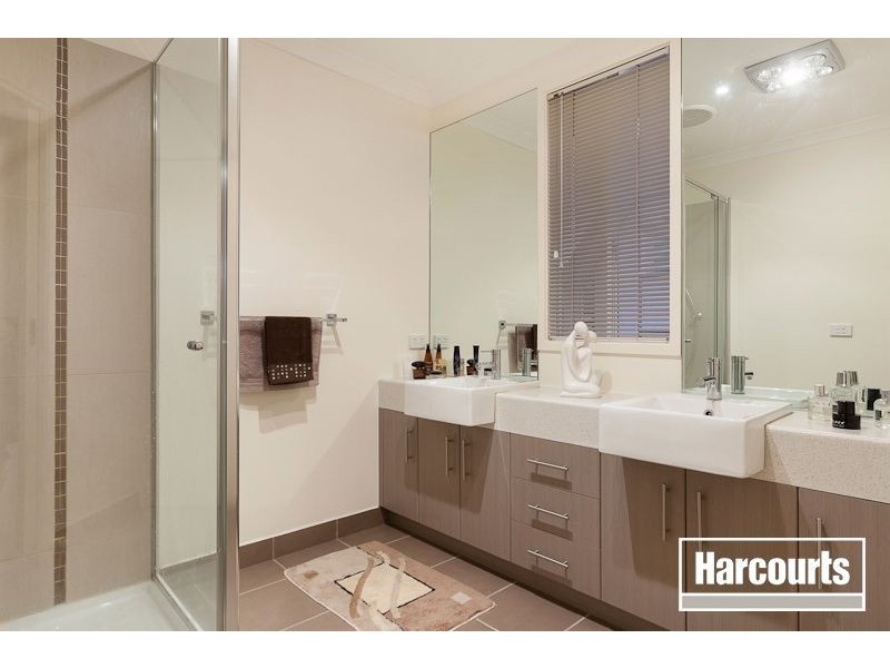 16 Piermont Drive, Berwick VIC 3806