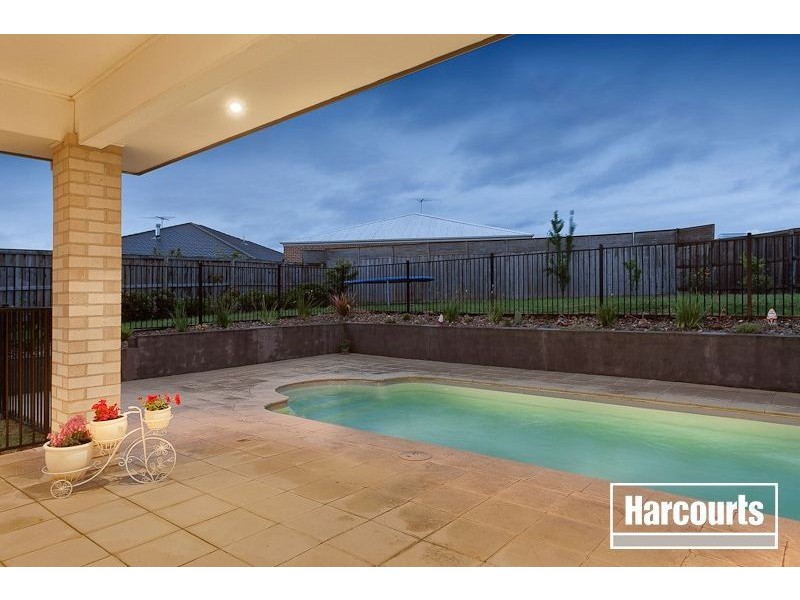 16 Piermont Drive, Berwick VIC 3806