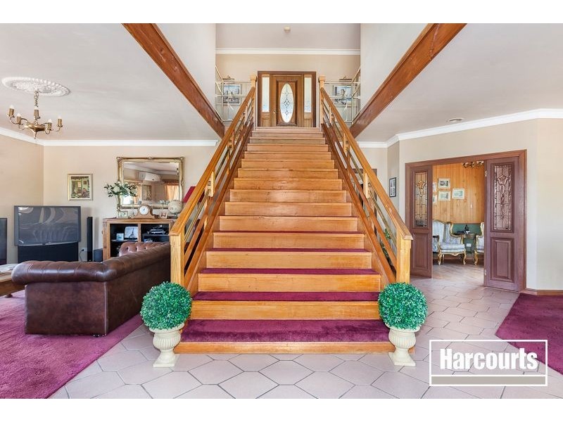 1 Biralee Court, Berwick VIC 3806