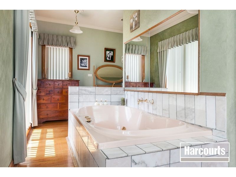 1 Biralee Court, Berwick VIC 3806