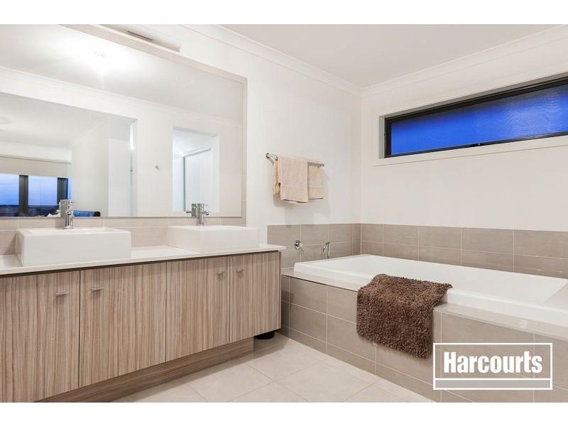 17 Harvest Road, Officer VIC 3809