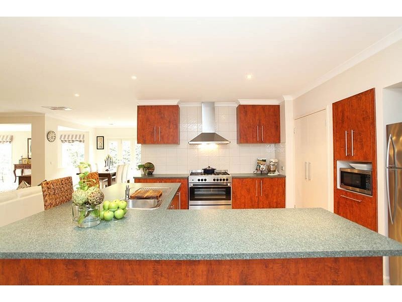 5 Hillgrove Crescent, Berwick VIC 3806